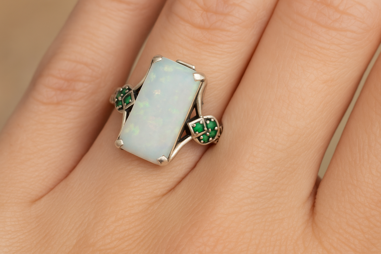 Ring Artistic Gem Design