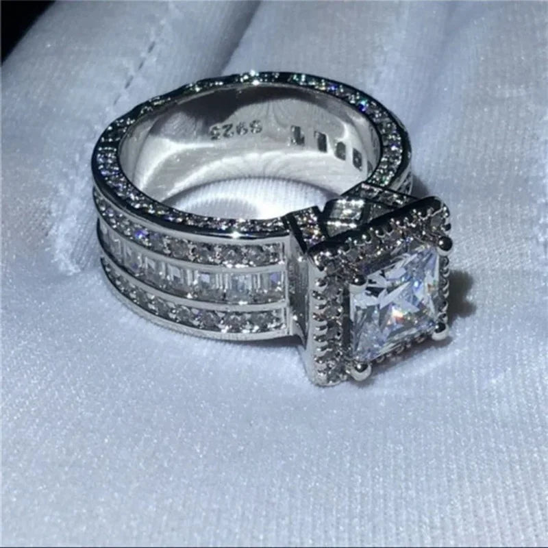 Ring Elegant Silver Radiance