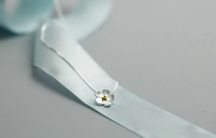 Necklace Delicate Flower Silver