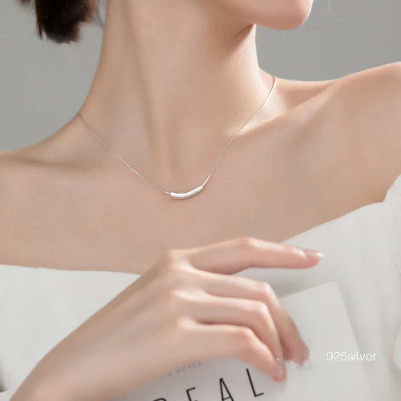 Necklace Sleek Curve