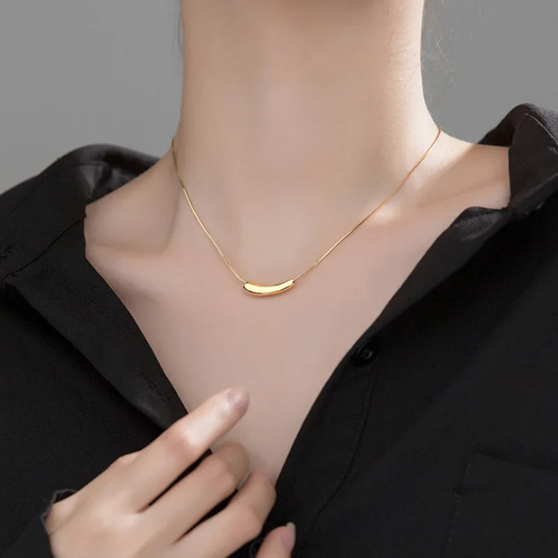 Necklace Sleek Curve