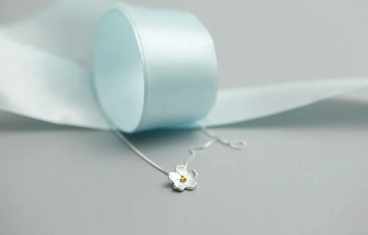 Necklace Delicate Flower Silver