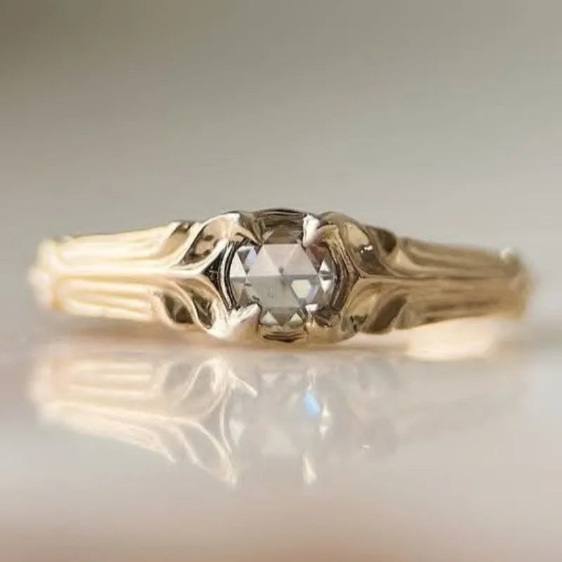 Ring – Gold Zircon Elegance