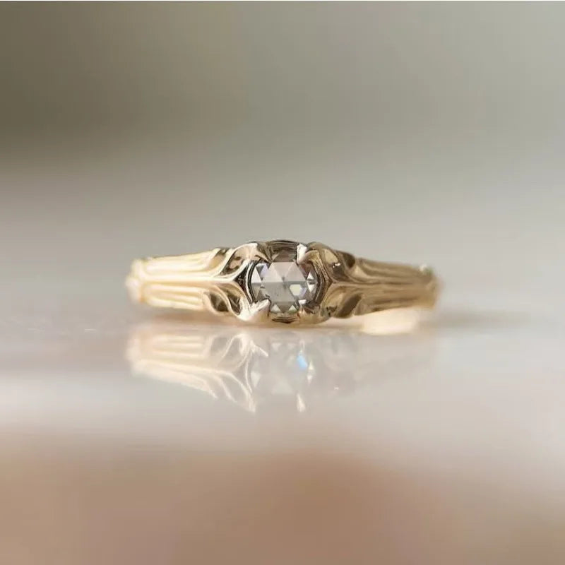 Ring – Gold Zircon Elegance