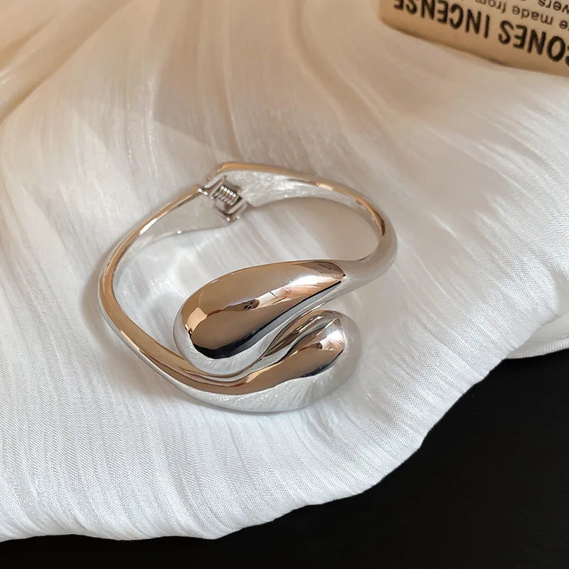 Golden Minimalist Waterdrop Bangle