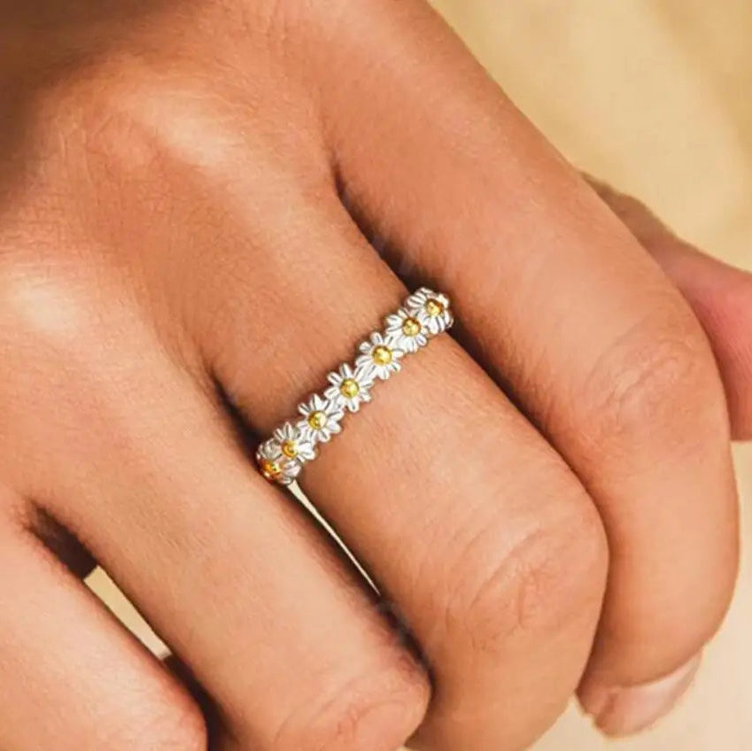 Silver Daisy Adjustable Ring