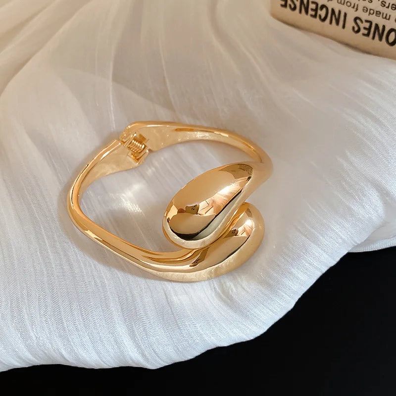 Golden Minimalist Waterdrop Bangle