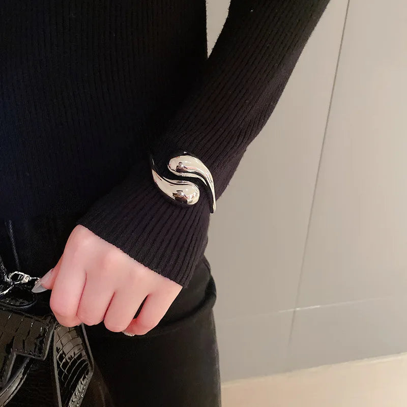 Golden Minimalist Waterdrop Bangle