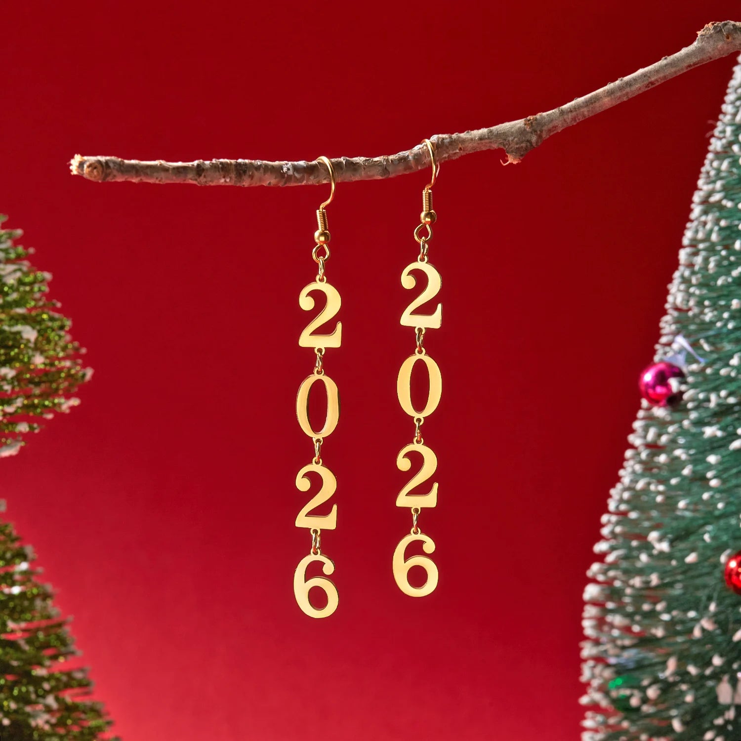 Earrings – 2026 Gold Sparkle