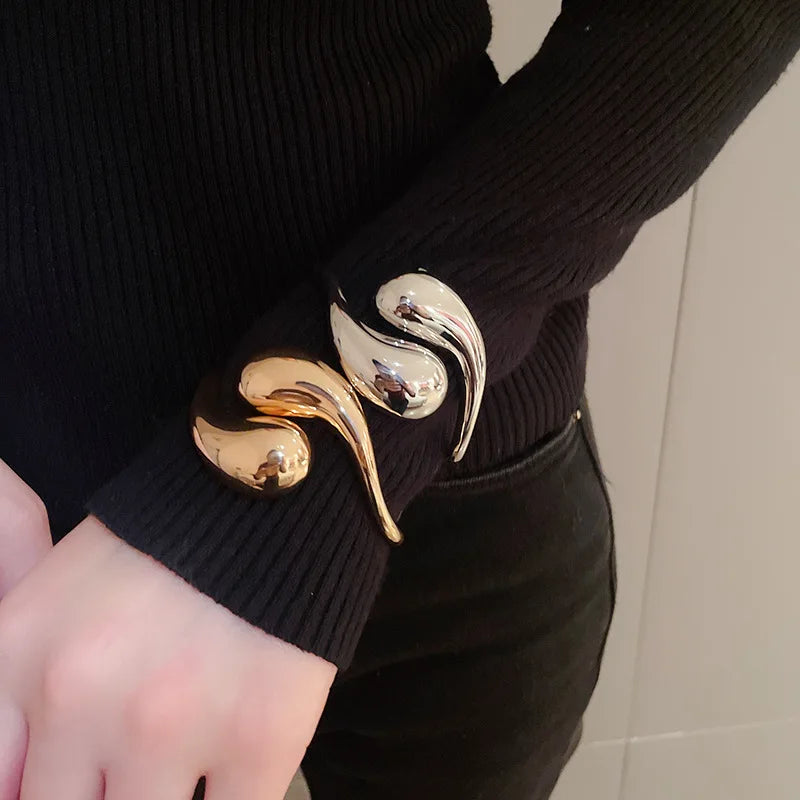 Golden Minimalist Waterdrop Bangle